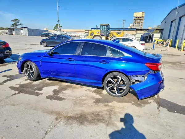 1HGCV2E38JA045939 2018 HONDA ACCORD - Image 2