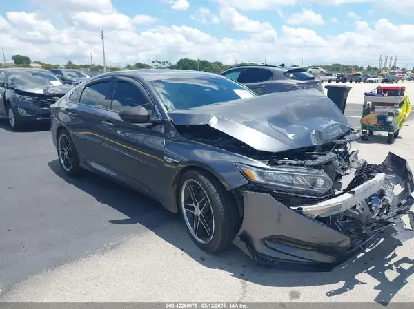 1HGCV2E3XJA044677 2018 HONDA ACCORD - Image 1