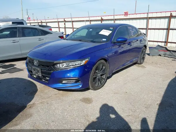 1HGCV2F30JA019883 2018 HONDA ACCORD - Image 2