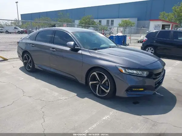 1HGCV2F30JA030298 2018 HONDA ACCORD - Image 1
