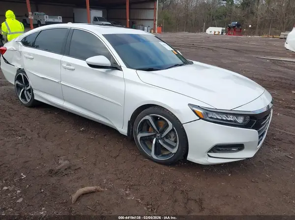 1HGCV2F30JA038837 2018 HONDA ACCORD - Image 1