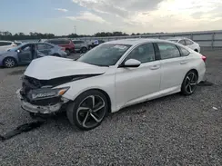 1HGCV2F30JA040877 2018 HONDA ACCORD