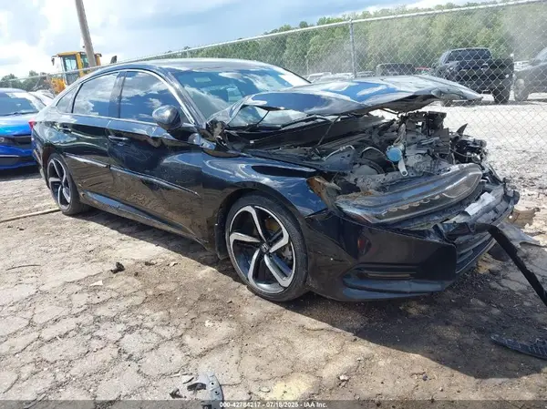 1HGCV2F30JA051815 2018 HONDA ACCORD - Image 1