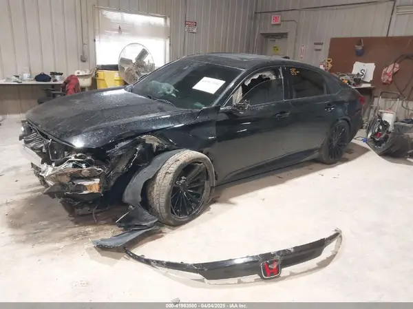 1HGCV2F31JA028821 2018 HONDA ACCORD - Image 2