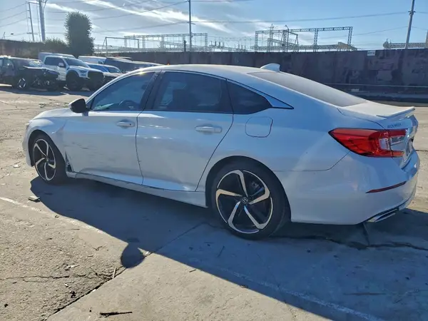 1HGCV2F31JA054268 2018 HONDA ACCORD - Image 2