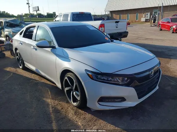 1HGCV2F32JA032375 2018 HONDA ACCORD - Image 1