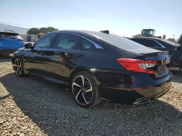 1HGCV2F32JA037897 2018 HONDA ACCORD - Image 2
