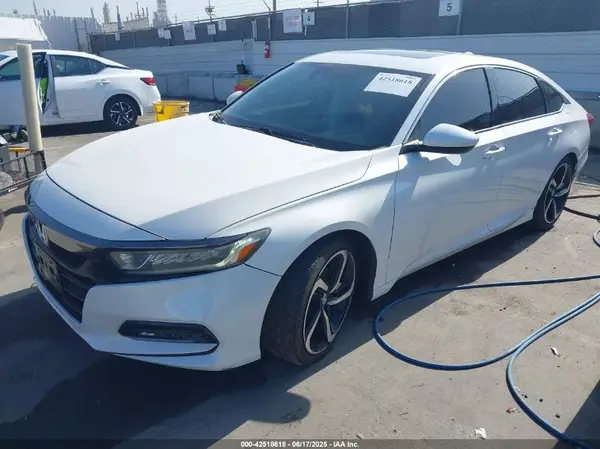 1HGCV2F32JA045983 2018 HONDA ACCORD - Image 2