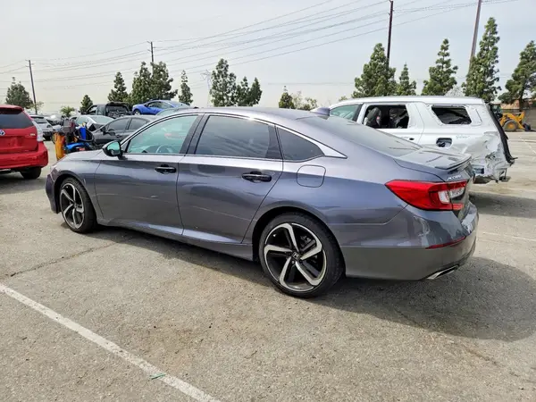 1HGCV2F33JA007517 2018 HONDA ACCORD - Image 2
