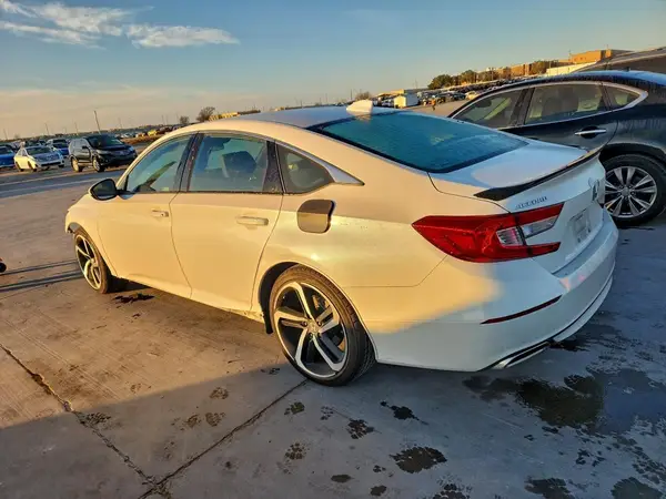 1HGCV2F33JA008716 2018 HONDA ACCORD - Image 2