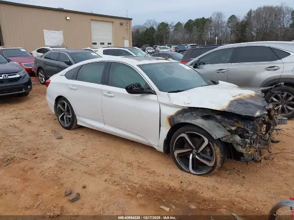 1HGCV2F33JA017593 2018 HONDA ACCORD