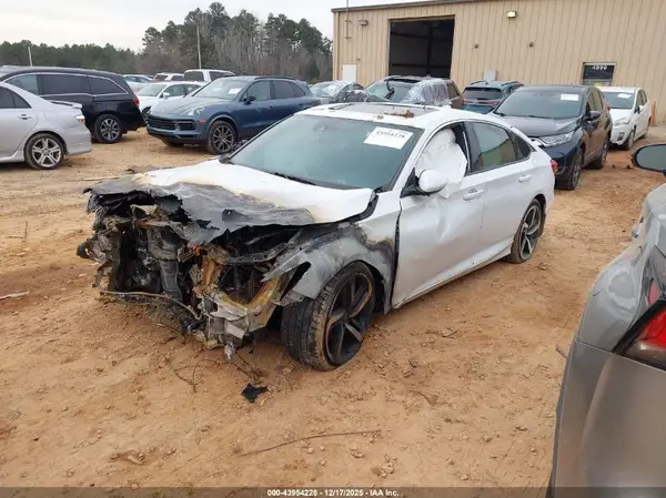 1HGCV2F33JA017593 2018 HONDA ACCORD - Image 2