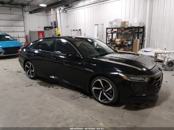 1HGCV2F33JA021711 2018 HONDA ACCORD - Image 1
