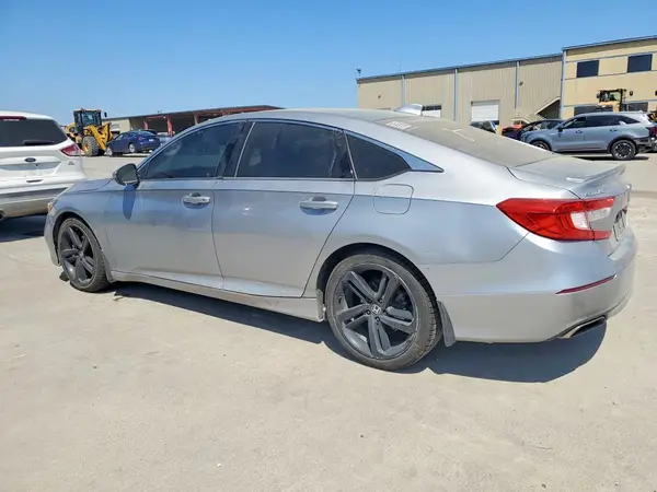 1HGCV2F33JA024933 2018 HONDA ACCORD - Image 2