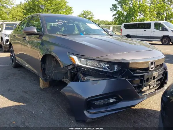 1HGCV2F33JA027931 2018 HONDA ACCORD - Image 1