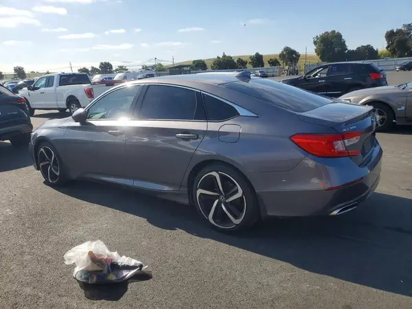 1HGCV2F33JA038217 2018 HONDA ACCORD - Image 2