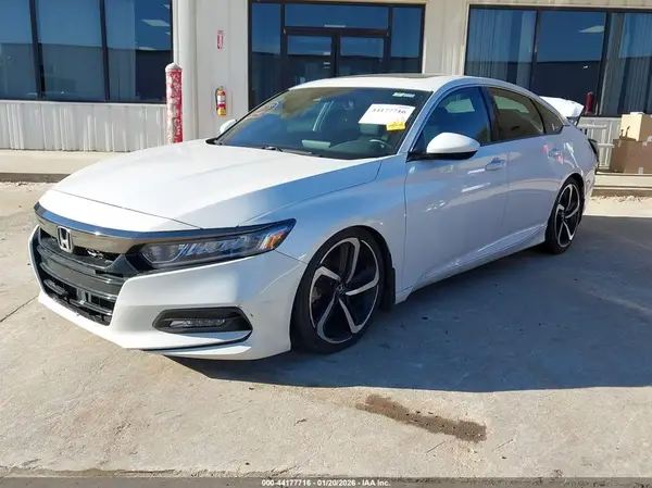1HGCV2F33JA045975 2018 HONDA ACCORD - Image 2