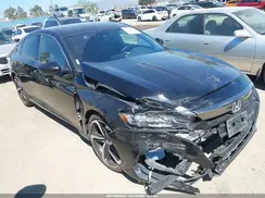 1HGCV2F33JA051663 2018 HONDA ACCORD