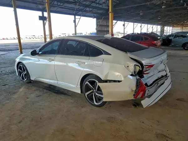 1HGCV2F33JA054045 2018 HONDA ACCORD - Image 2