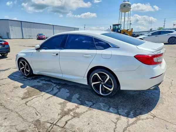1HGCV2F34JA023807 2018 HONDA ACCORD - Image 2