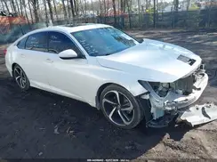 1HGCV2F34JA025735 2018 HONDA ACCORD