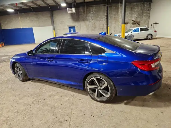 1HGCV2F34JA037027 2018 HONDA ACCORD - Image 2