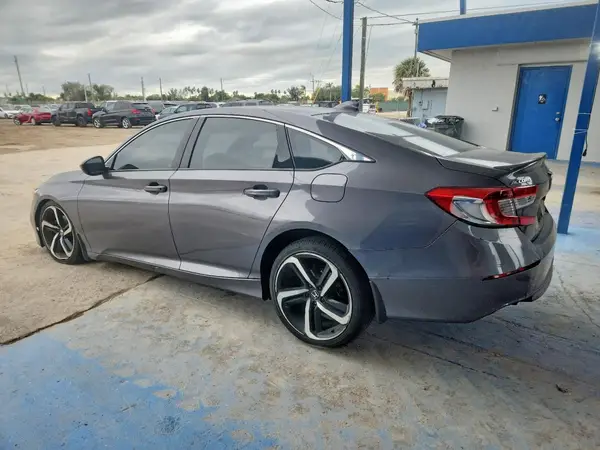 1HGCV2F35JA009821 2018 HONDA ACCORD - Image 2