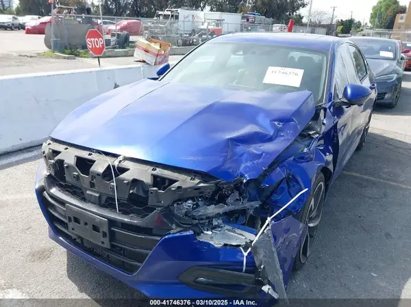 1HGCV2F35JA048277 2018 HONDA ACCORD - Image 2