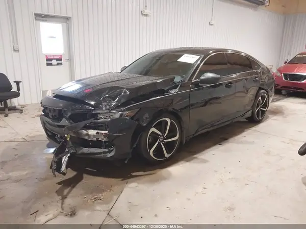 1HGCV2F36JA012873 2018 HONDA ACCORD - Image 2