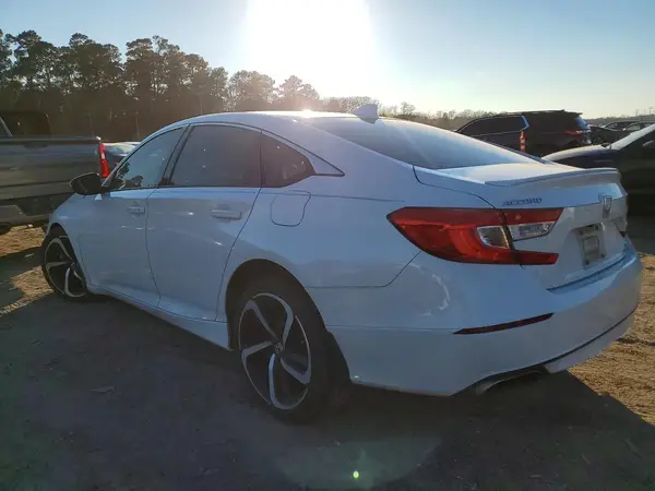 1HGCV2F36JA015305 2018 HONDA ACCORD - Image 2