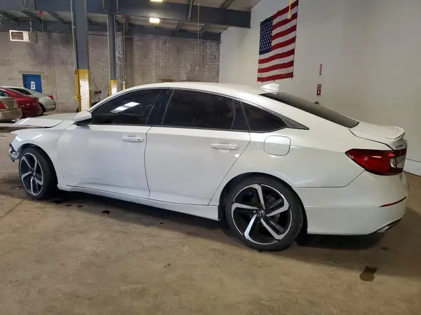 1HGCV2F36JA017569 2018 HONDA ACCORD - Image 2