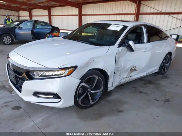 1HGCV2F36JA045582 2018 HONDA ACCORD - Image 2
