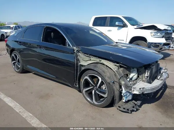 1HGCV2F36JA051821 2018 HONDA ACCORD - Image 1