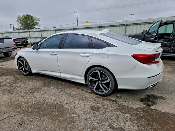 1HGCV2F36JA052774 2018 HONDA ACCORD - Image 2