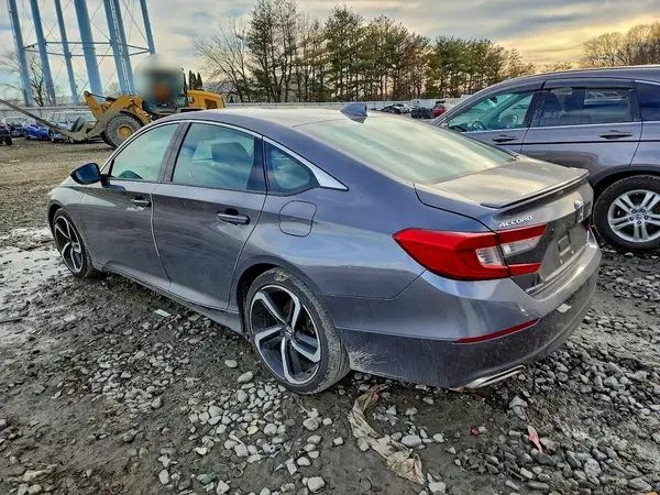 1HGCV2F37JA047566 2018 HONDA ACCORD - Image 2