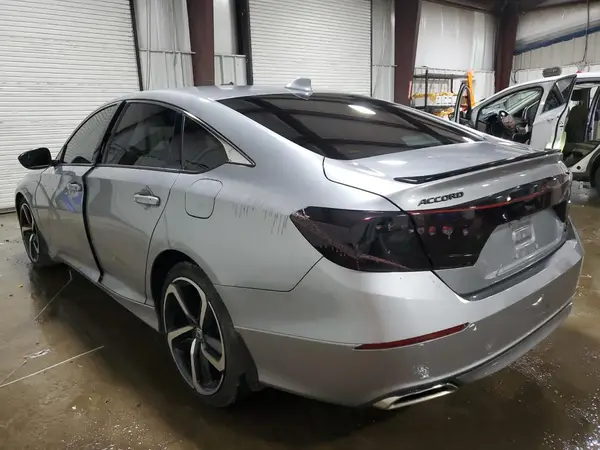 1HGCV2F37JA053464 2018 HONDA ACCORD - Image 2