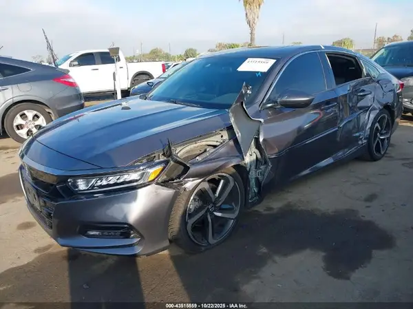 1HGCV2F38JA016861 2018 HONDA ACCORD - Image 2