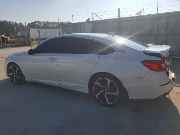 1HGCV2F38JA018867 2018 HONDA ACCORD - Image 2