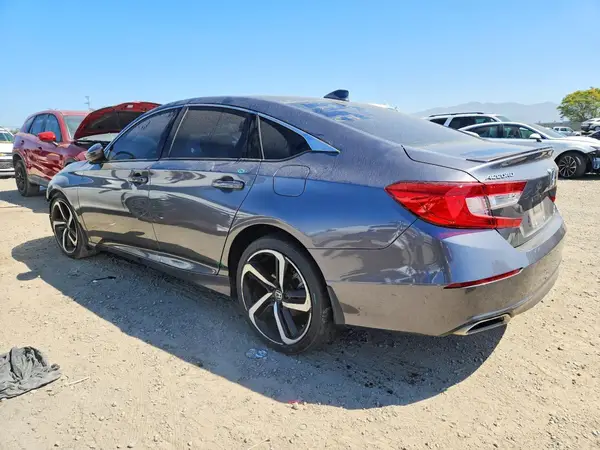 1HGCV2F39JA015881 2018 HONDA ACCORD - Image 2