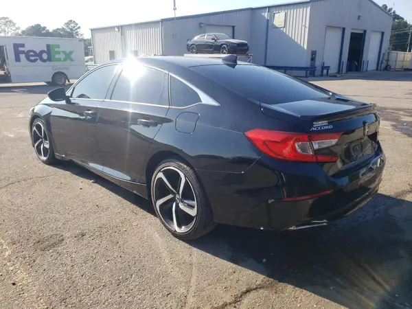 1HGCV2F39JA028498 2018 HONDA ACCORD - Image 2