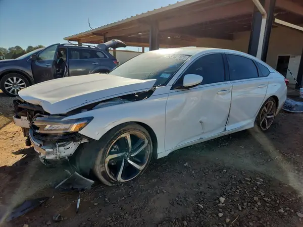 1HGCV2F39JA050923 2018 HONDA ACCORD - Image 1