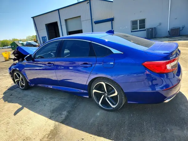1HGCV2F39JA051568 2018 HONDA ACCORD - Image 2