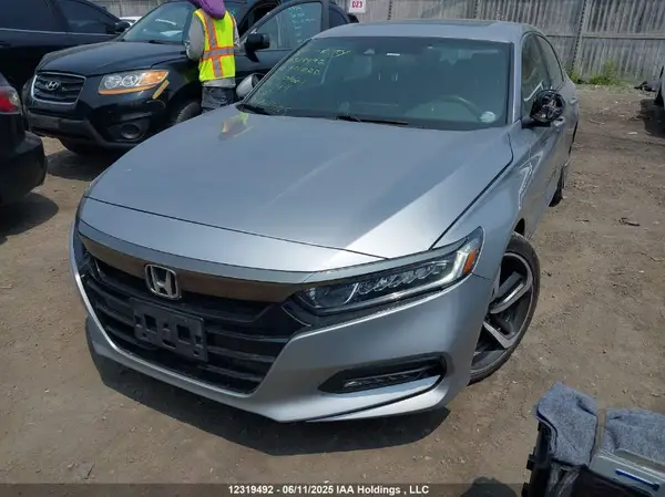 1HGCV2F39JA800661 2018 HONDA ACCORD - Image 2