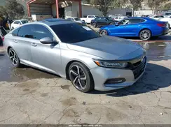 1HGCV2F3XJA013833 2018 HONDA ACCORD