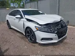 1HGCV2F3XJA018076 2018 HONDA ACCORD