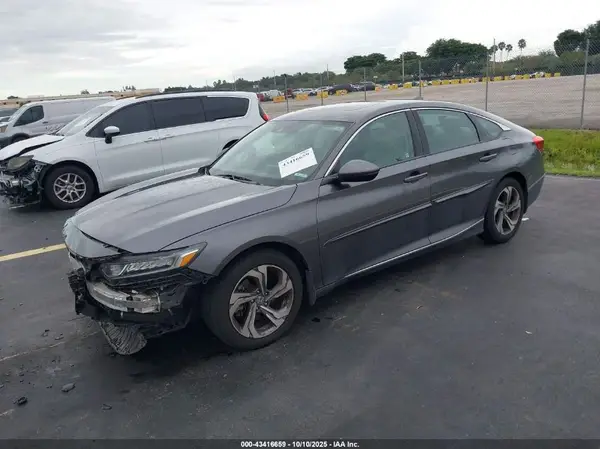 1HGCV2F50JA003555 2018 HONDA ACCORD - Image 2