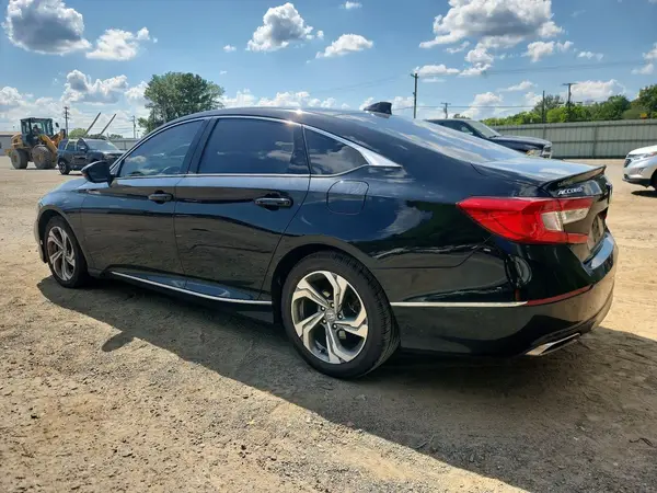 1HGCV2F53JA020625 2018 HONDA ACCORD - Image 2