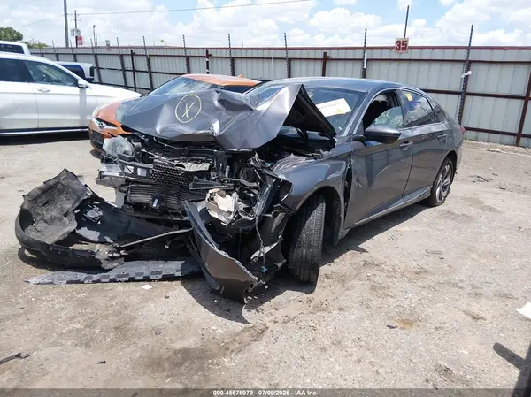 1HGCV2F53JA024335 2018 HONDA ACCORD - Image 2