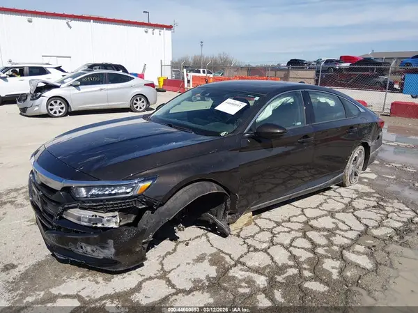 1HGCV2F57JA015668 2018 HONDA ACCORD - Image 2