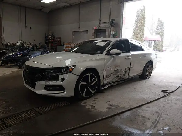 1HGCV2F58JA033970 2018 HONDA ACCORD - Image 2